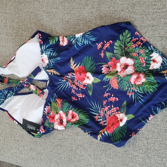 Daci V Neck Tummy Control Swimsuit - Picture 3 of 9